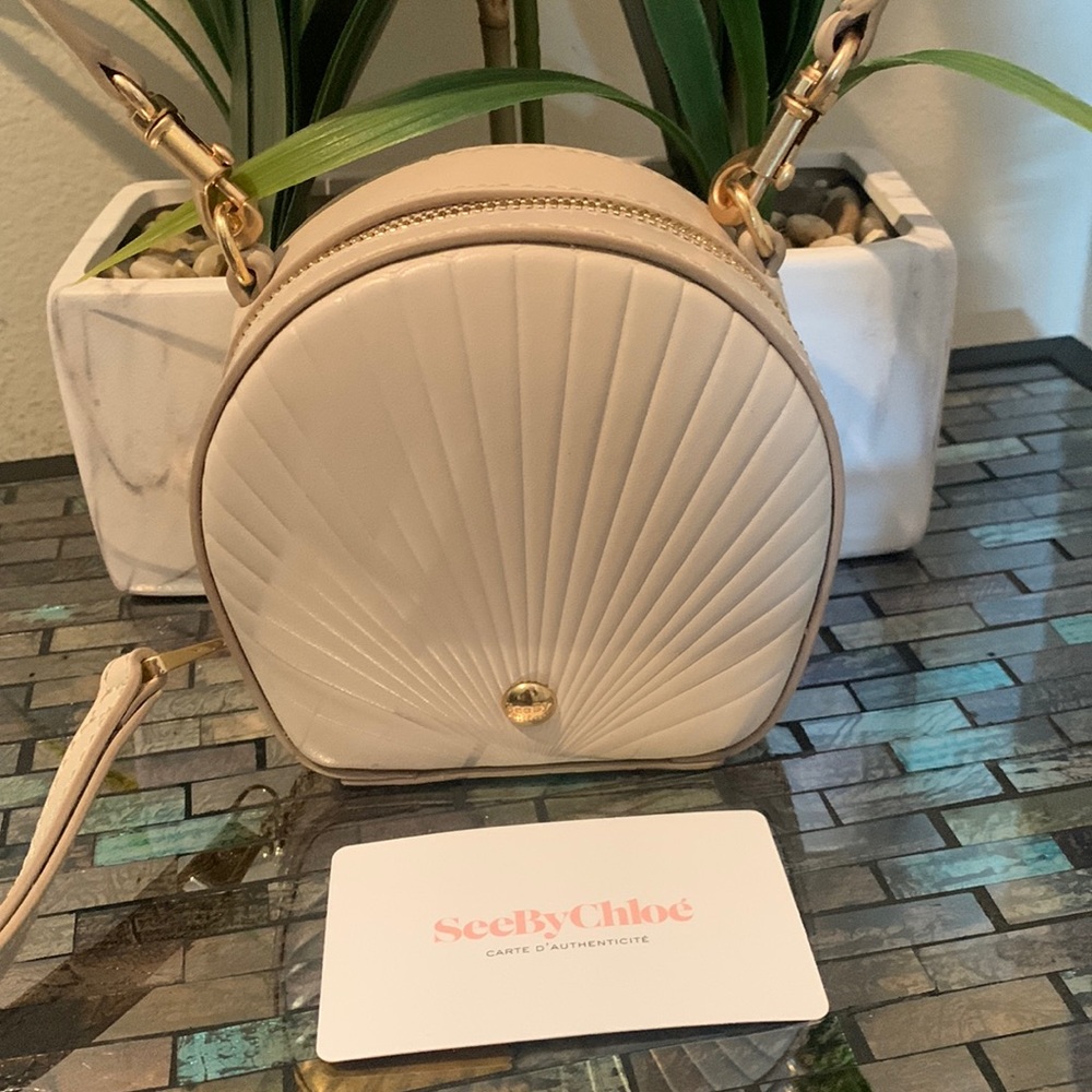 SEE BY CHLOE Shell Leather Crossbody Bag
SEE BY CHLOÉ - Picture 1 of 11